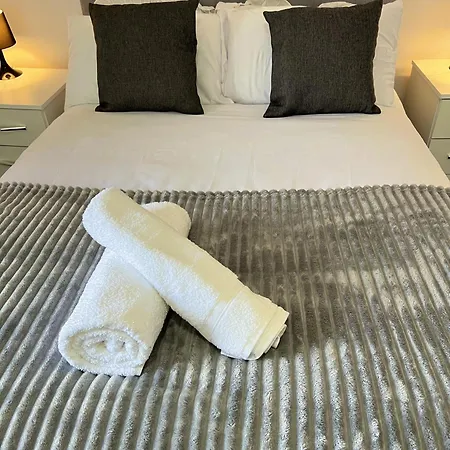 4 Brh For Large Group Holiday home Birmingham