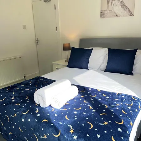 4 Brh For Large Group Holiday home *