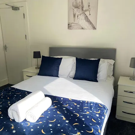 4 Brh For Large Group Holiday home Birmingham